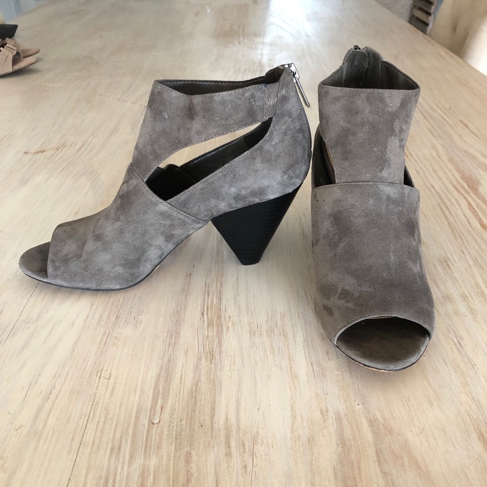 VINCE CAMUTO Suede Booties NWOT 8.5